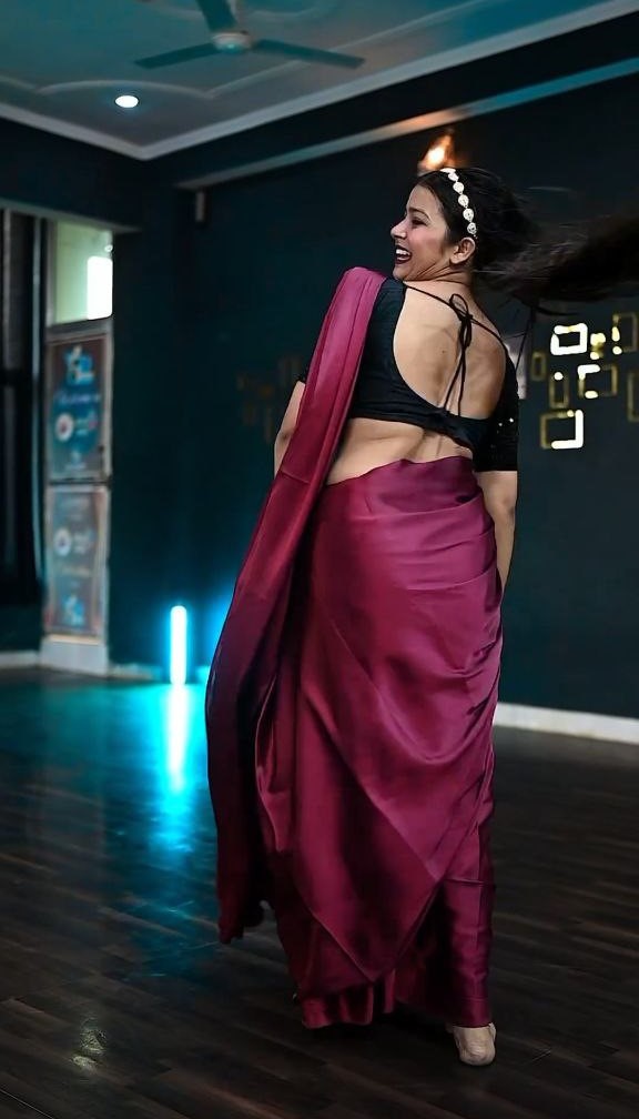Desi Bhabhi Sexy Video in Black